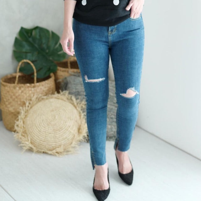 Double ripped jeans